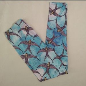 Swallow print leggings